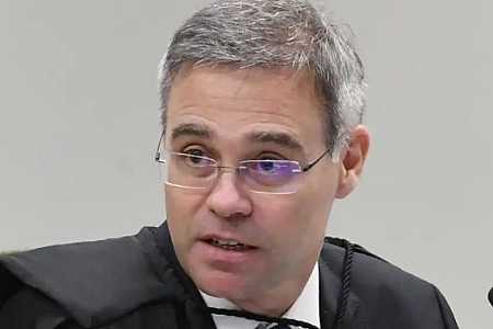 Governo livra STF e mantém delegado da PF com Mendonça