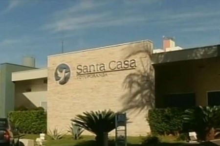 Pacientes reclamam da lotação na Santa Casa de Votuporanga