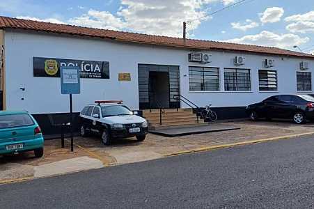 Grávida de gêmeos denuncia ter sido agredida e mantida em cárcere pelo marido por demorar para chegar do trabalho