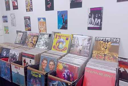 Dia do Disco: Com álbuns raros em vinil, colecionador mantém acervo há mais de 30 anos em Rio Preto