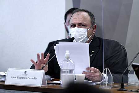 Pazuello: alertamos para médicos não usarem a cloroquina na fase final