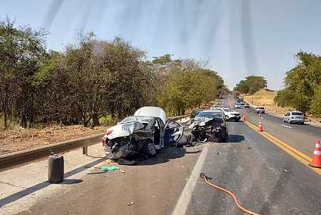 Duas pessoas morrem em acidente entre quatro veículos em rodovia no interior de SP