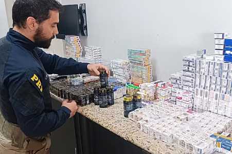 Polícia apreende anabolizantes, medicamentos e cigarros eletrônicos com casal na BR-153