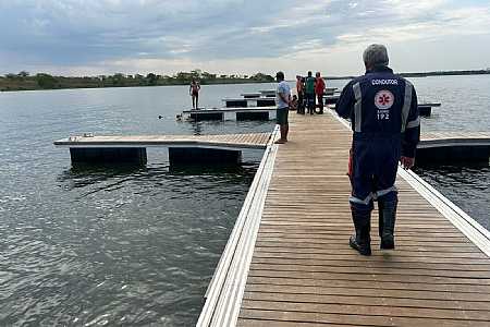 Homem morre afogado no Rio Tietê após pular de píer