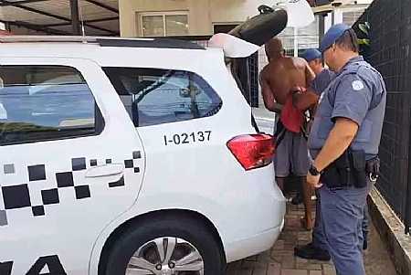 Polícia fecha ponto de tráfico em apartamento e prende cinco