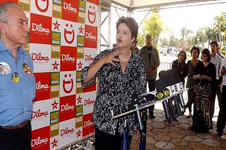 Dilma diz que pretende ´discutir propostas´ e não comenta pesquisa