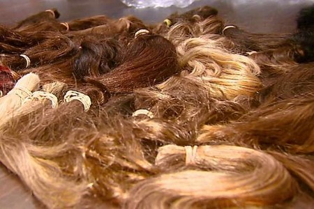 Adolescentes arrecadam 600 mechas de cabelo para pacientes com câncer