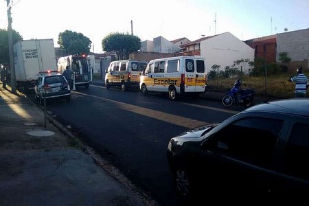 Acidente entre Van e caminhão deixa uma garota ferida em Votuporanga 