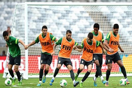 Brasil encara Uruguai em palco de ´novidades´ para o craque Neymar