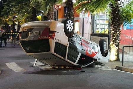 Viatura da polícia capota durante falsa ocorrência em Votuporanga