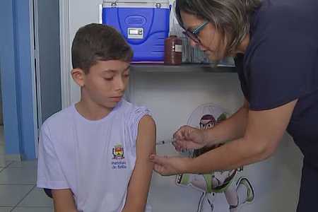 Mais de 2,5 mil crianças e adolescentes estão com a 2ª dose da vacina contra a dengue atrasada em Rio Preto