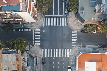 Quase metade dos brasileiros diz que saiu de casa só para necessidades básicas