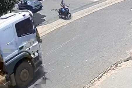 VÍDEO: Motociclista morre após ser atropelada por caminhão em Glicério