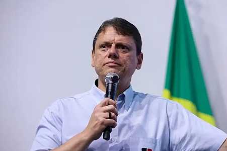 Tarcísio deixa escolas estaduais de SP sem verba para manutenção desde junho