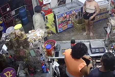 Câmera de segurança flagra roubo em mercearia de Votuporanga