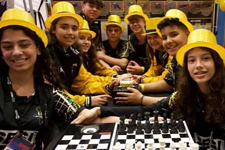 Estudantes do interior de SP vencem torneio mundial de robótica nos Estados Unidos