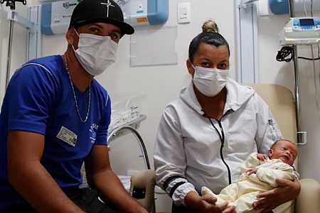 Após 40 dias internado, bebê operado no útero da mãe deixa o HCM de Rio Preto