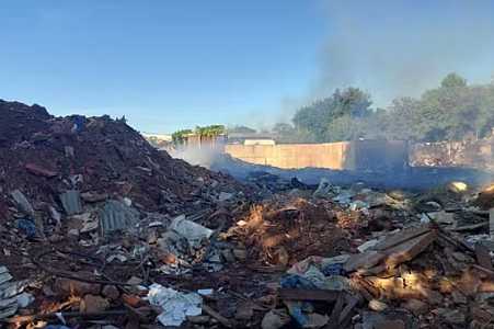 Pela sétima vez no ano, ponto de descarte de materiais pega fogo em Rio Preto