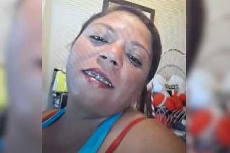 Mulher morre ao ser esfaqueada nas costas em bar e suspeito é preso após ser encontrado escondido em lona
