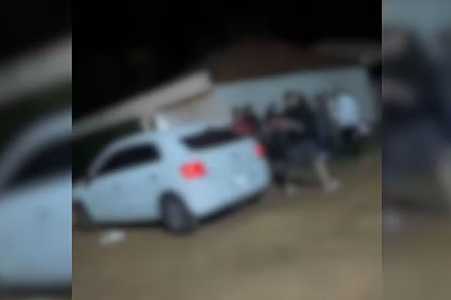 Jovem morre após ser golpeado com tesoura e faca durante festa