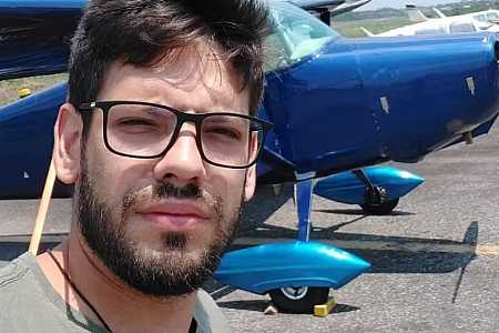 Amigo lamenta morte de piloto em queda de aeronave e diz que vítima era apaixonada por aviões: ´Sempre mostrou domínio´