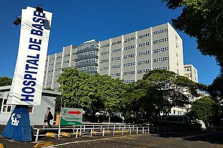 Estrutura metálica desaba e trabalhadores de loja de tintas ficam feridos em Rio Preto