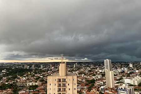 Primeira frente fria do inverno traz chuva, ventos de até 60 km/h e queda brusca de temperatura no interior de SP