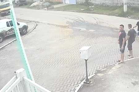 Rapaz incendeia a casa com a esposa e filhos dentro no interior de SP