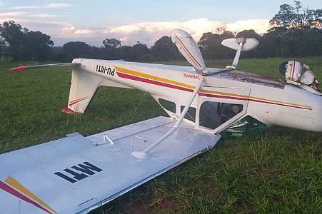 Avião de pequeno porte cai às margens de rodovia entre Bálsamo e Tanabi