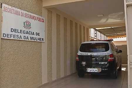 Jovem consegue pedir socorro ao jogar pedra na janela do vizinho após ser estuprada por homem