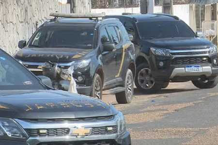 Filhos de comandante-geral da PM são alvos de operação que investiga venda ilegal de armas