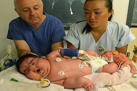 Bebê com 6,1 kg nasce na Alemanha