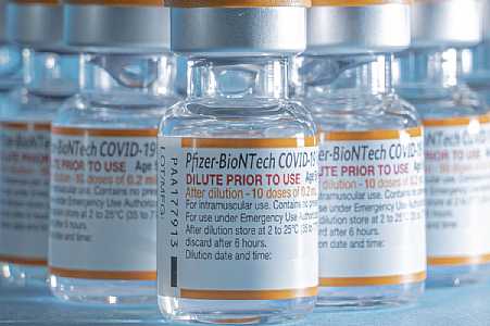 Novo carregamento da vacina pediátrica da Pfizer chega ao Brasil