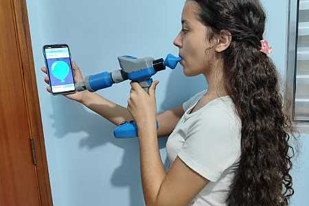 Estudante participa de feira de ciências nos EUA com equipamento capaz de diagnosticar doenças respiratórias