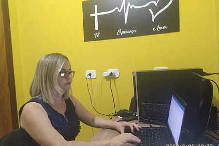 Professora de Arte de Palmeira d’Oeste inova com aulas repletas de tecnologia