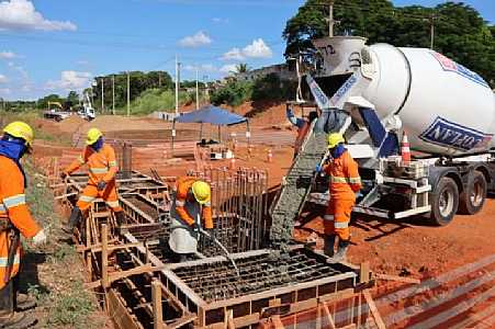 Empresa Rumo inicia construção dos viadutos sobre a linha férrea em Fernandópolis