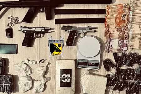 Polícia é acionada para ocorrência de disparo de arma e encontra homem com o corpo pegando fogo