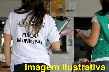 Fiscais são trancadas em barbearia após dono receber notificação para fechar comércio em Araçatuba