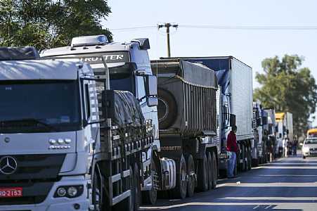 Caminhoneiros: entidades seguem divididas sobre adesão à greve
