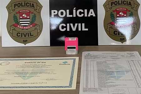 Polícia investiga mulher suspeita de fazer procedimentos estéticos com diploma de medicina comprado na internet
