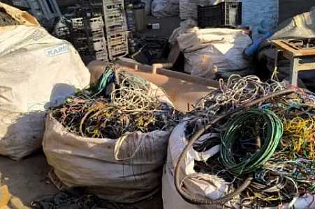 Suspeito é preso e duas toneladas de fios de cobre furtado são apreendidas em operação da polícia