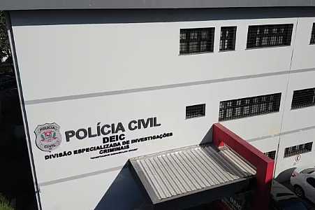 Homem é preso suspeito de agredir a esposa que amamentava bebê de 8 meses após ela se recusar a fazer comida