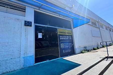 Balcão de Empregos de Araçatuba tem 67 vagas efetivas para o comércio no fim de ano