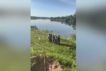 Idoso passa mal, cai na água e amanhece agarrado às raias de represa em Rio Preto