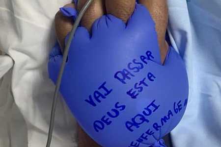 Enfermeiras usam técnica ´mãos de luva´ em hospital de Rio Preto: “o paciente sente como se tivesse uma mão segurando a mão dele”