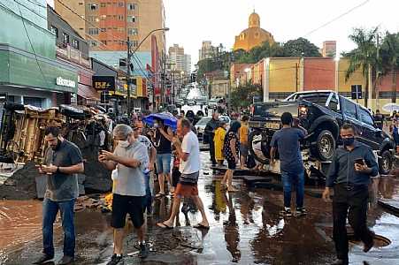 Defesa Civil do Estado envia apoio a São Carlos após forte chuva registrada ontem
