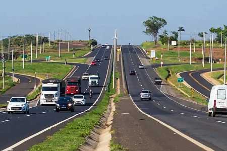 Motoristas reclamam de reajuste nas tarifas de pedágio na BR 153 e denunciam más condições da pista: ´Tive que trocar a suspensão´