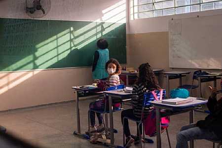 Aulas em SP voltam em fevereiro, sem novas medidas de restrição, diz secretário