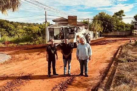 Após grande etapa de recapeamento, Prefeitura inicia obra de pavimentação asfáltica no Residencial Paineiras