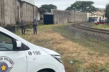 Homem é encontrado morto com sinais de esfaqueamento próximo à linha do trem em Mirassol